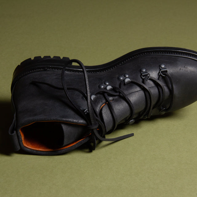 Hiker - Black Waxy Commander